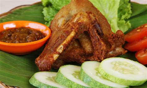 Ayam Bakar & Bebek Goreng Mba Narti Y3: Rasa yang Menggoda Jiwa di Adipala
